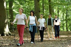 nordic-walking-im-wald_diaporama